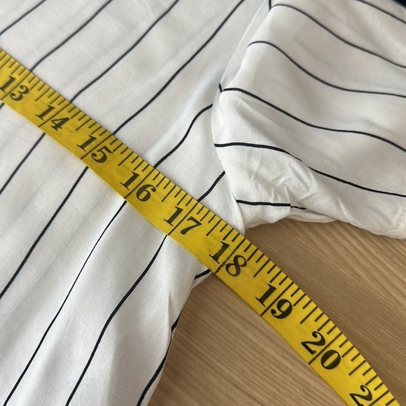 H&M Women's Striped Button Shirt Crop Top Black & White Sz Extra Small - Picture 8 of 9